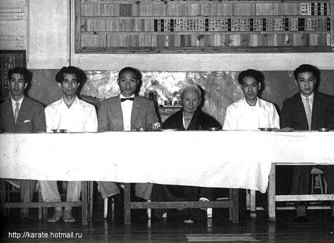1954 год. Слева направо - Нисияма Хидетака, Эгами Сигеру, Хирониси Гэнсин и Фунакоши Гитин.